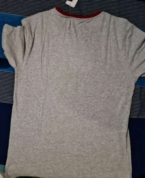 100% Original Mens Guess T-Shirt - X-Large (Retail R499)