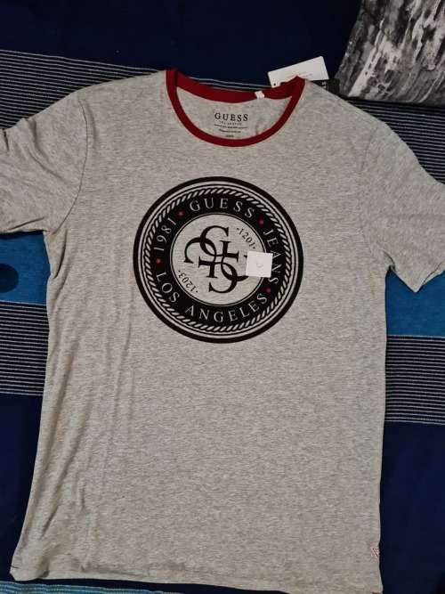 100% Original Mens Guess T-Shirt - X-Large (Retail R499)