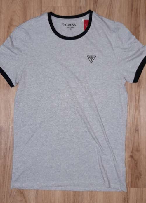 100% Original Mens Guess T-Shirt - Large (Retail R499)