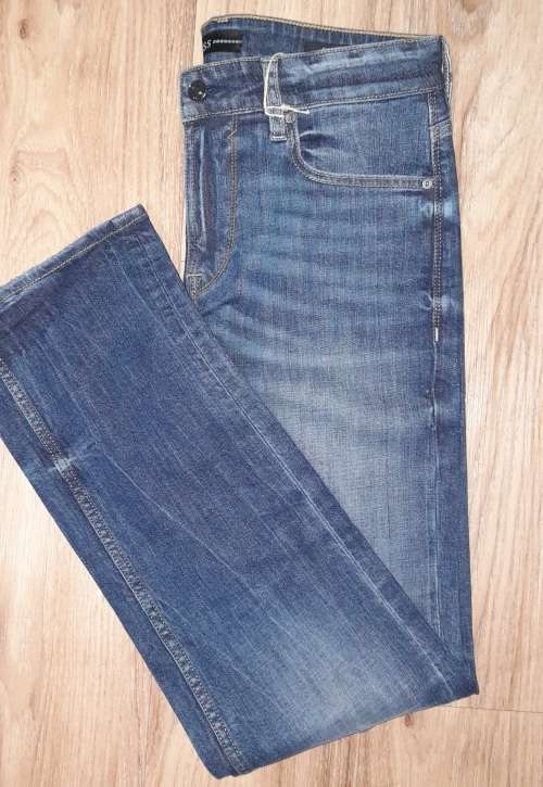 100% Original Guess Jeans - Mens Slim Straight Jeans Size : W32L34 (Retail R1299)