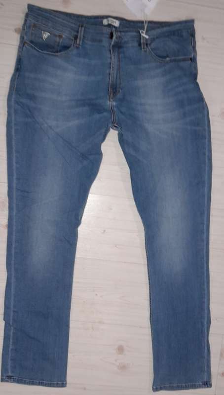 100% Original Guess Jeans - Mens Slim Straight Jeans Size : W38L34 (Retail R1299)