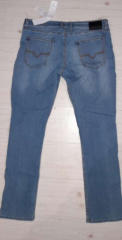 100% Original Guess Jeans - Mens Slim Straight Jeans Size : W38L34 (Retail R1299)