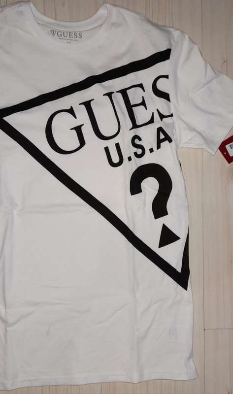 100% Original Mens Guess T-Shirt - Medium (Retail R599)