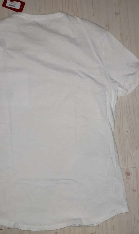 100% Original Mens Guess T-Shirt - Large (Retail R599)