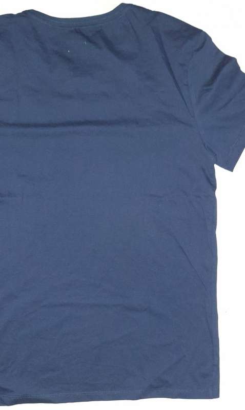 100% Original Mens Guess T-Shirt - Large (Retail R599)