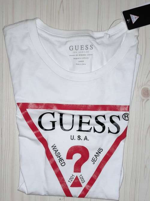 100% Original Mens Guess T-Shirt - Large (Retail R599)