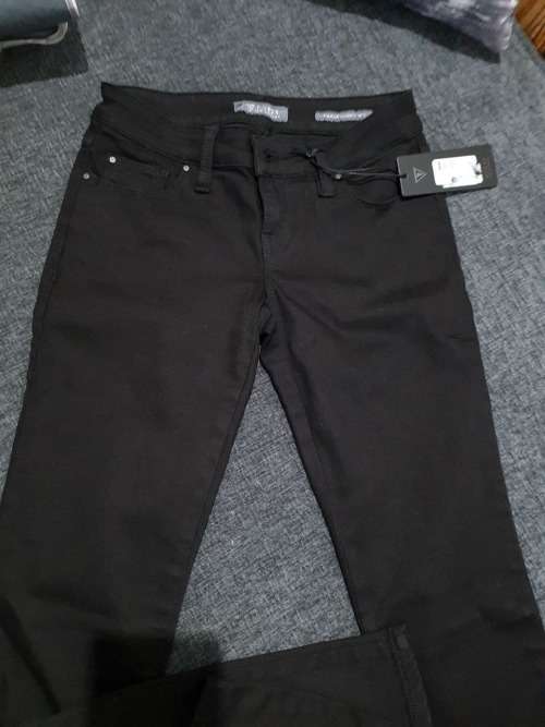 100% Original Guess Ladies Jeans - Guess Size 25 (SA Size 31) RETAIL R999 (Power Skinny Low)