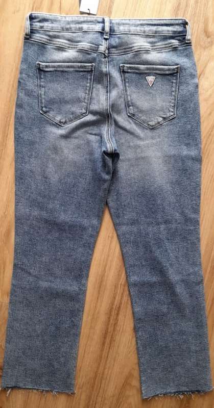 100% Original Guess Ladies Jeans- Guess Size 24 (SA Size 30) RETAIL R999