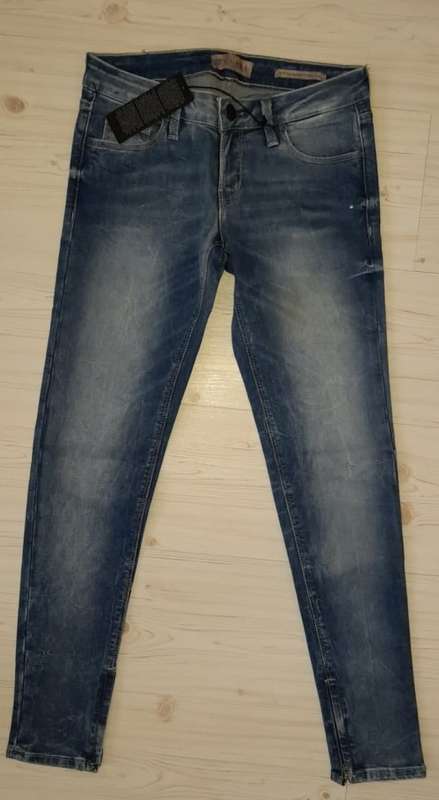 100% Original Guess Ladies Jeans - Guess Size 26 (SA Size 32) RETAIL R999 (Power Skinny Ultra Low)