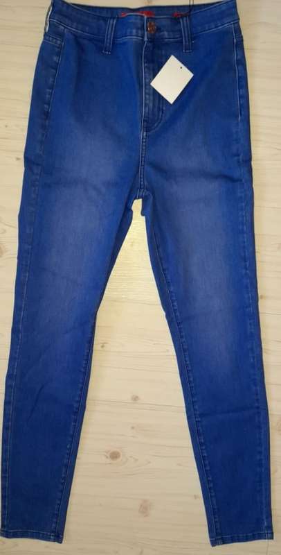 100% Original Guess Ladies Jeans - Guess Size 26 (SA Size 32) RETAIL R999 (Super High Rise)