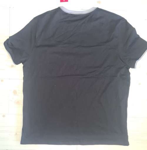 100% Original Mens Guess T-Shirt - X-Large (Retail R599)