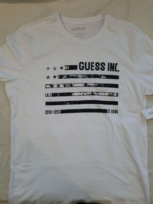 100% Original Mens Guess T-Shirt - Large (Retail R599)