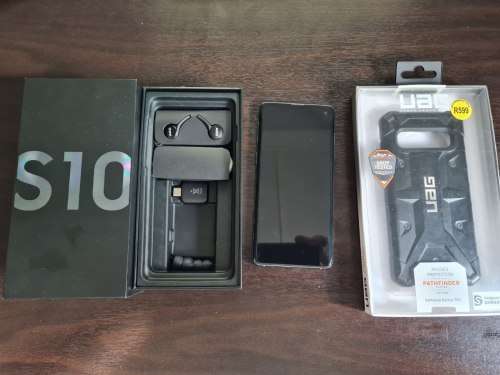 Samsung Galaxy S10 128GB - 8GB Ram + UAG cover - Black - Boxed 9.5 out 0f 10