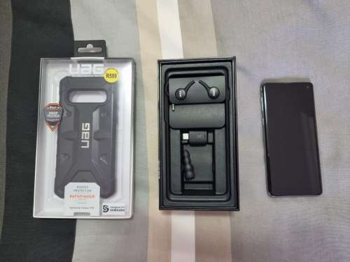 Samsung Galaxy S10 128GB - 8GB Ram + UAG cover - Black - Boxed 9.5 out 0f 10