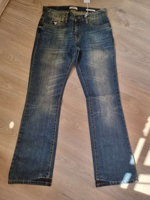 Original Guess Jeans - Mens Slim Boot Jeans Size : W30L32 (Retail R1299)