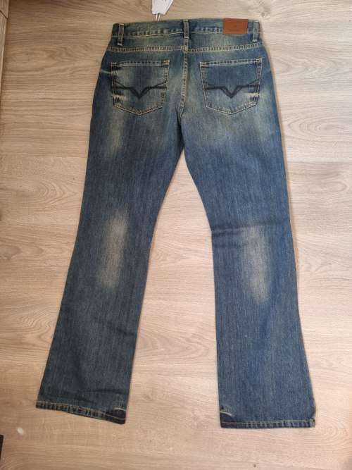 Original Guess Jeans - Mens Slim Boot Jeans Size : W30L32 (Retail R1299)