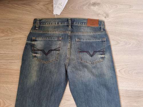 Original Guess Jeans - Mens Slim Boot Jeans Size : W30L32 (Retail R1299)