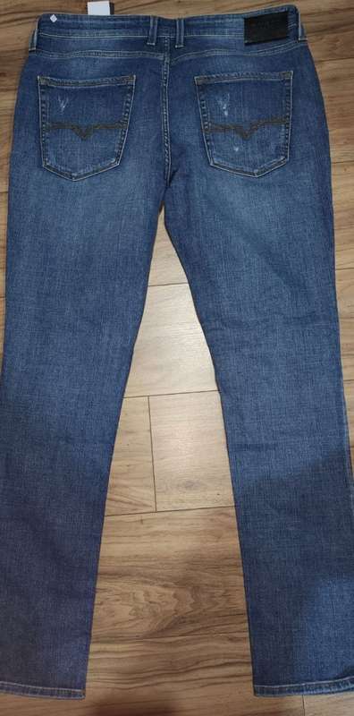 Guess Jeans - Men`s Slim Tapered Jeans Size : W38L34 (Retail R1299)
