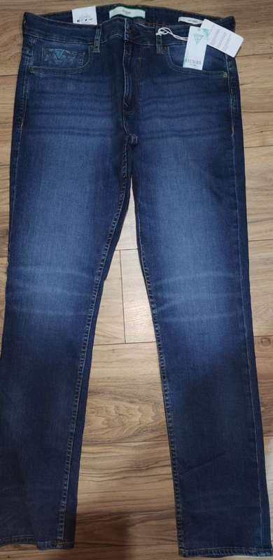 Guess Jeans - Men`s Slim Tapered Jeans Size : W32L32 (Retail R1299)