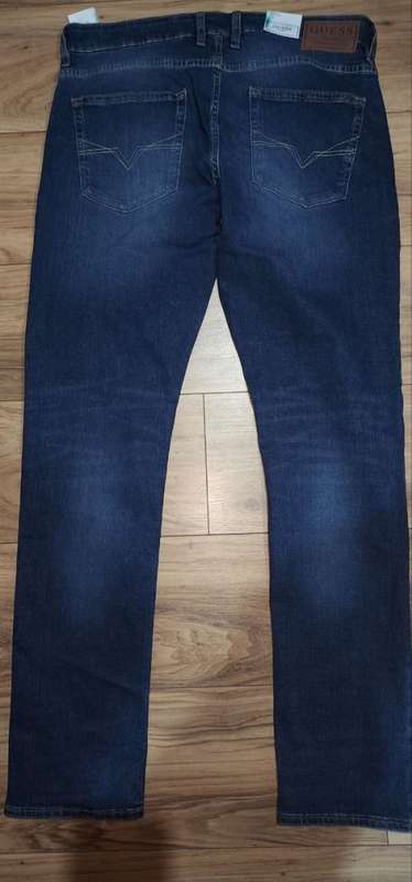 Guess Jeans - Men`s Slim Tapered Jeans Size : W32L32 (Retail R1299)