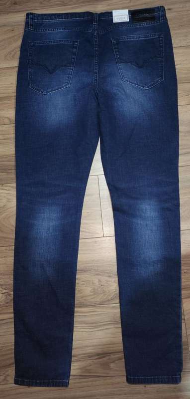 Guess Jeans - Men`s Utility Fit Jeans Size : W34L32 (Retail R1299)