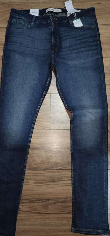 Guess Jeans - Men`s Super Skinny Jeans Size : W34L34 (Retail R1499)