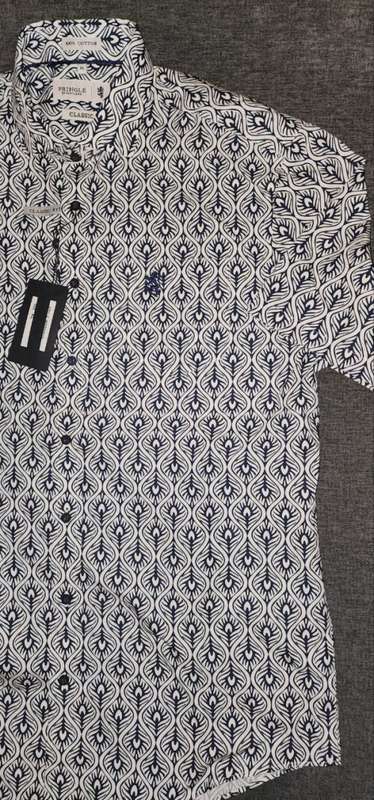 PRINGLE of Scotland Formal Shirt (Short Sleeve) - Large (Retail R1599) - Classic Fit - 100% Cotton