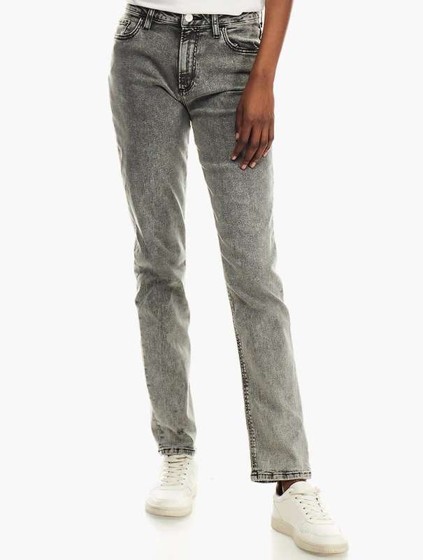 Guess Ladies Straight High Girly Jeans C67806 - Brand new Retail R1499- SA Size : 32 (Guess Size 26)