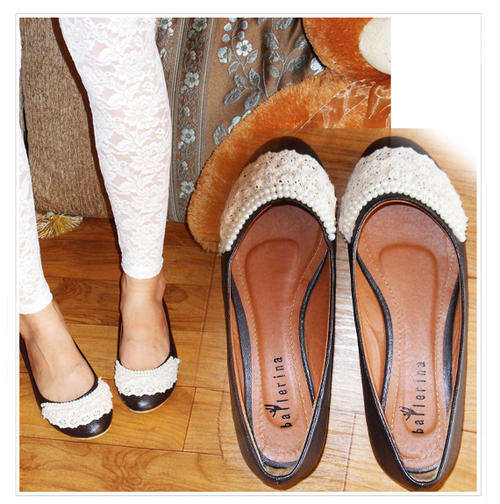 BIG BARGAIN - Lovley LAces & Beads Flat Shoes Size For 5