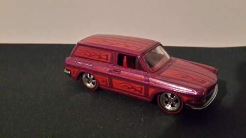 HOT WHEELS Garage CUSTOM '69 VOLKSWAGEN SQUAREBACK ¿ REDLINE REAL RIDERS VW