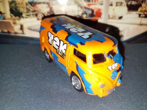 Johnny Lightning 1999 .com racers Y2K Volkswagen BUS orange