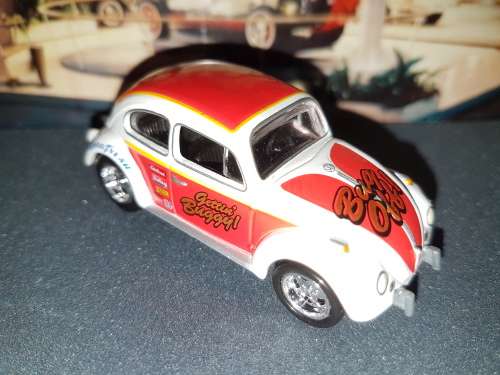 Johnny Lightning Volkswagen Beetle Sedan Bug off!