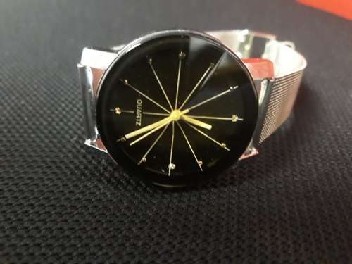BLACK ROUND FACE WOMENS WATCH