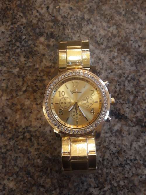 GENEVA CRYSTAL ACCENTED GOLD TONE LADIES WATCH