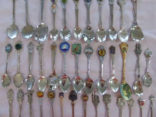 50 x collectable souvenir teespoons (bid for lot)