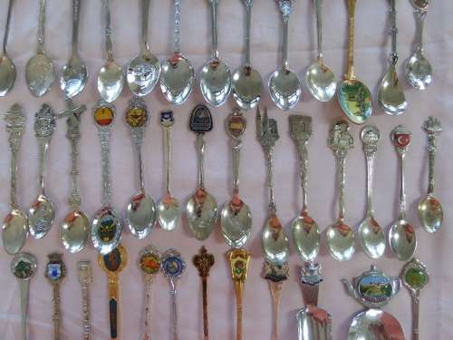 50 x collectable souvenir teespoons (bid for lot)
