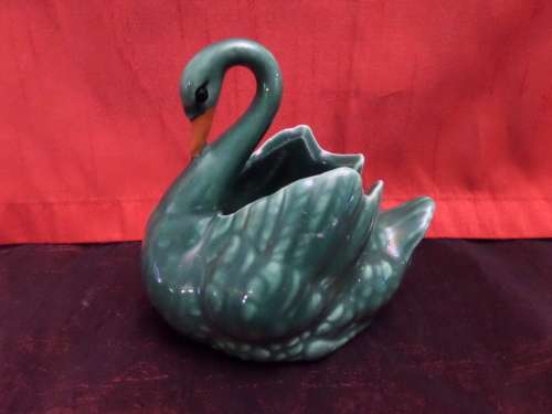 Luciaware Porcelain Swan (3305)