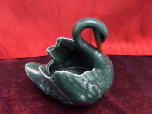 Luciaware Porcelain Swan (3305)