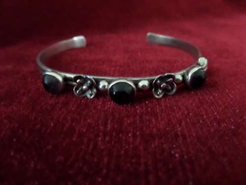 Mexico 925 Silver Bangle with three stones (8.7 grams)