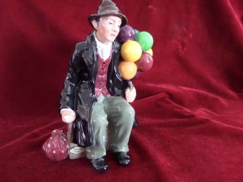 Royal Doulton  figurine - 1939 The Balloon Man 18 cm