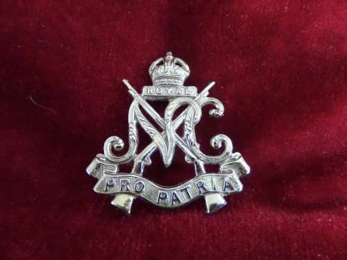 Royal Pro Patria Cap Badge 47mm One lug missing