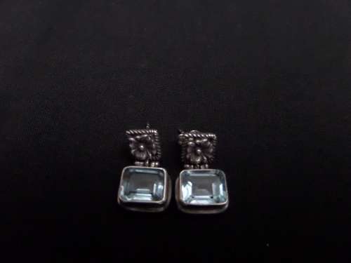 Pair of 925 Earings with Blue Stone in Beautiful Condition (9.1grams)