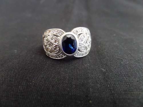 Silver 925 Ring (Blue Stone)5.8 grams Dim 20mm  Clearly marked
