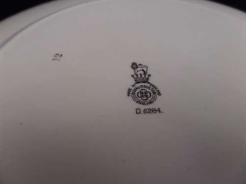 Royal Doulton "The Squire" Plate 26 cm wide
