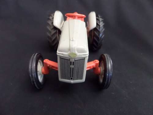 Ford Tractor 16 cm x 8 cm