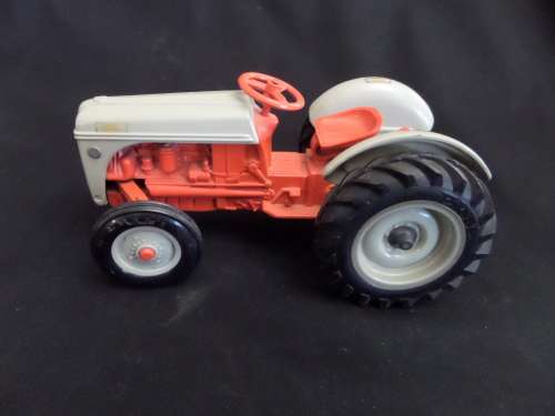 Ford Tractor 16 cm x 8 cm