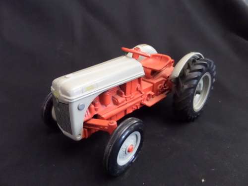 Ford Tractor 16 cm x 8 cm