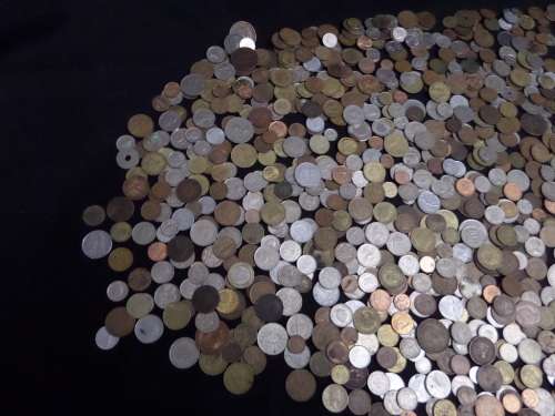 Lot of 1150 International and South Africain Coins (Bid for the Lot)