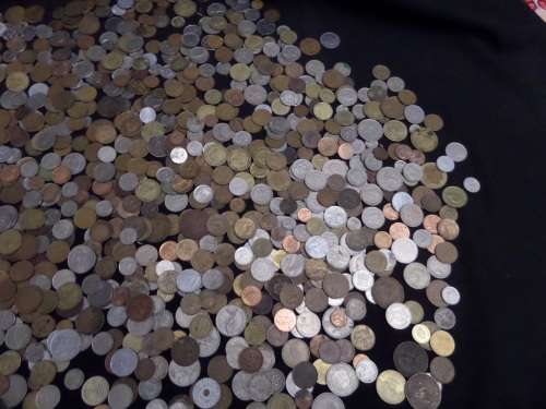Lot of 1150 International and South Africain Coins (Bid for the Lot)