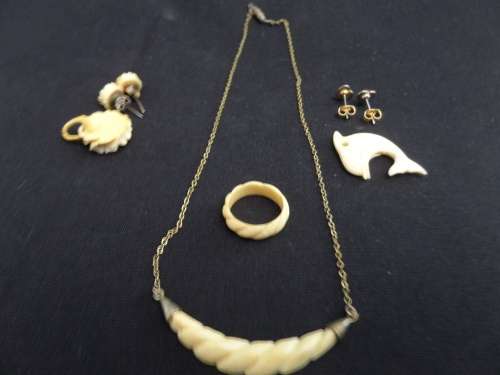 Lot of Vintage Bone made Jewelery (Bid for the lot)